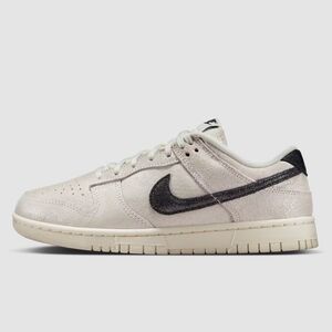 Nike Dunk Low SE

Women's Shoes